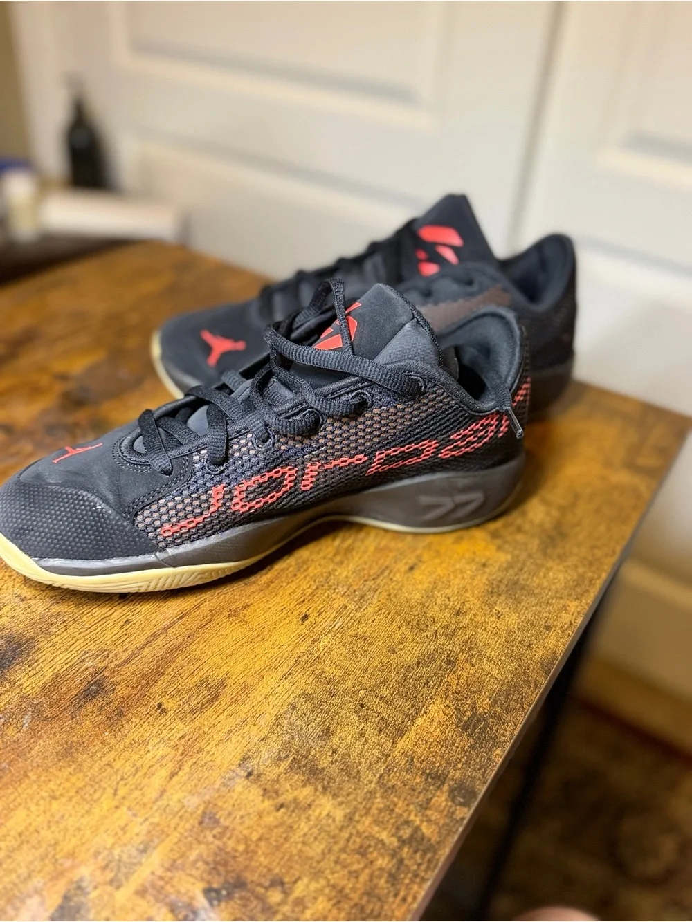 Michael Jordan Luka Boy’s Black and Red Basketball Shoes Size 8